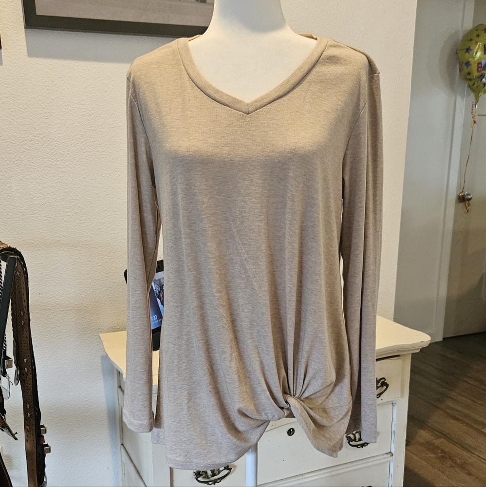 NWT'S- YIDARTON - Beige Tunic Style Top w/crew neck - Drop Tail Hem - Size L
